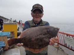 平磯海釣り公園 投げ釣りで42 5cmのジャンボカレイ 兵庫県 瀬戸内海側 神戸市立平磯海づり公園 投げ釣り カレイ 陸っぱり 釣り 魚釣り 釣果情報サイト カンパリ