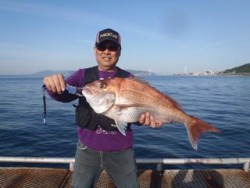 神戸市立須磨海づり公園 ウキ流し釣りでマダ…