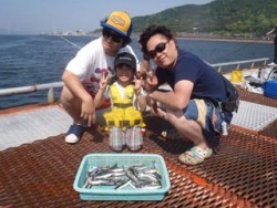 神戸市立須磨海づり公園 サビキでイワシが釣…