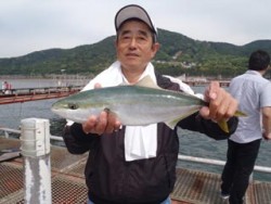 神戸市立須磨海づり公園 ウキ流し釣りでハマ…