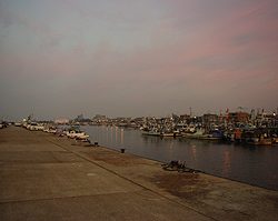 林崎漁港で穴釣り 大漁でした。