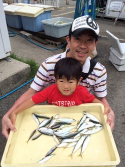 マリーナシティー海釣り公園　サビキで豆アジ…