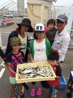 マリーナシティ海釣り公園でファミリーサビキ&のませ