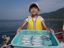 神戸市立須磨海づり公園、サビキでイワシ釣り…