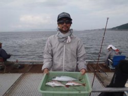 須磨海釣り公園　ウキ流しでサバ＆マダイ