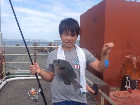 仲良し親子釣り紀行  40㎝のウマヅラハギ