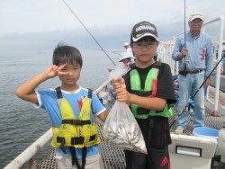 尼崎市魚つり公園　サビキでアジ・イワシ大爆釣