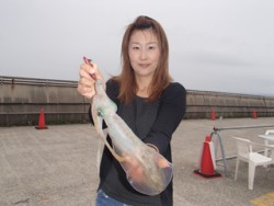 神戸市立平磯海づり公園 中層でナイスサイズ…