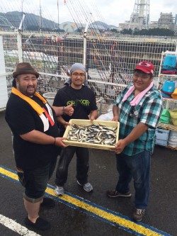 アジ100尾 ！雨の和歌山マリーナシティ海釣り公園