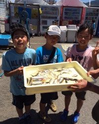 和歌山マリーナシティ海釣り公園　サバ釣ったどー！