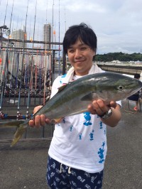和歌山マリーナシティ海釣り公園　メジロ、ヒ…