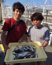 和歌山マリーナシティ海釣り公園　ツバス、アジ、他