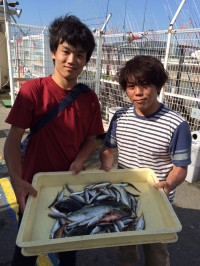 和歌山マリーナシティ海釣り公園　ツバス、ア…