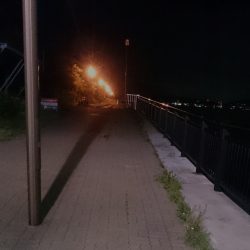 神戸空港の東側の常夜燈が消えてる