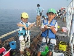 尼崎市立魚つり公園　ウキ釣りでサヨリ、アジ
