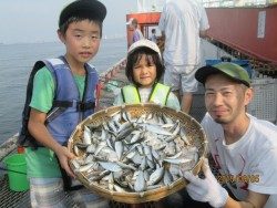 尼崎市立魚つり公園　今日もサビキは絶好調！