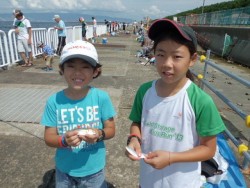 大阪南港海釣り公園　アジ1000匹サッパ8…