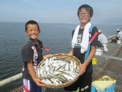 尼崎市立魚つり公園　サビキ好調！良型サバも