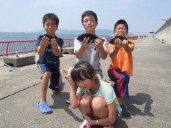 神戸市立平磯海づり公園　グレ釣ってキメのポーズ〜！