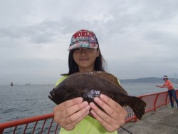 神戸市立平磯海づり公園　ヒラメ 	30cm…
