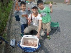 大阪南港海釣り公園　イワシ、アジ好調