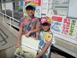 大阪南港海釣り公園　サバ好調