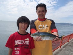 平磯海釣り公園　メタルジグでツバスがヒット…