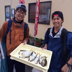 和歌山マリーナシティ海洋釣り堀　サビキでイサキ