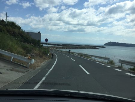 強風の中の貴重な一杯