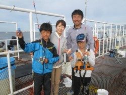 尼崎市立魚つり公園　イワシ100匹や200匹は当たり前！