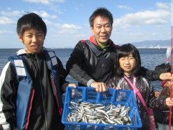 尼崎海釣り公園　サビキでイワシ・サッパ・アジ・サヨリなど