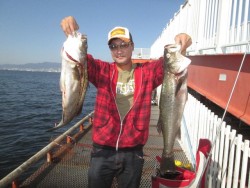 尼崎市立魚つり公園　今日もスズキは高反応！…