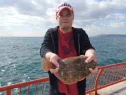 神戸市立平磯海づり公園　投げ釣りでカレイ
