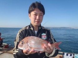 神戸市立須磨海づり公園　ウキ流しでマダイ