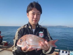 神戸市立須磨海づり公園　ウキ流しでマダイ