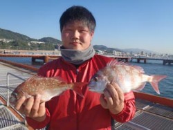 神戸市立須磨海づり公園　カゴ釣りでマダイ