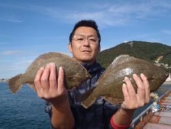 須磨海釣り公園　投げ釣りでカレイ29〜33cm