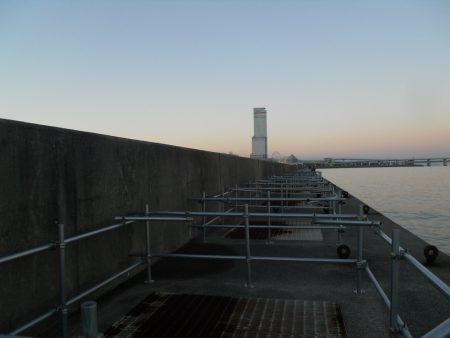 早朝~タチウオのウキ釣り