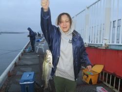 活性高し！尼崎市立魚つり公園