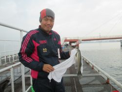 尼崎市立魚つり公園　セイゴ連発しております…