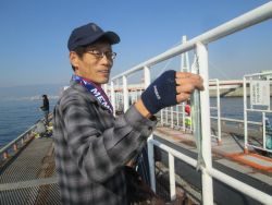 尼崎市立魚つり公園　セイゴ湧いてます