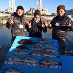 マリーナシティ海洋釣り堀　ブリ・マダイ・ヒラメの釣果