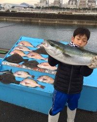 和歌山マリーナシティ海洋釣り堀　ブリ、マダイ、ヒラメ