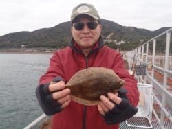 神戸市立須磨海づり公園　投げ釣りでカレイ