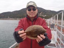 神戸市立須磨海づり公園　投げ釣りでカレイ