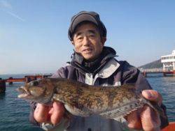 神戸市立須磨海づり公園　ウキ流しでアイナメ