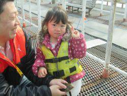 尼崎市立魚つり公園 エビ撒きでハネ・セイゴ