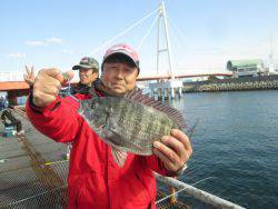 尼崎市立魚つり公園スズキ70cmオーバー