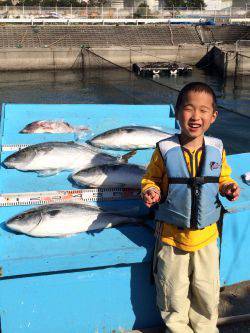 和歌山マリーナシティ海洋釣り堀　ブリ、メジロ、マダイ