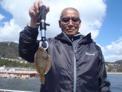 須磨海釣り公園　投げ釣りでカレイ18cm